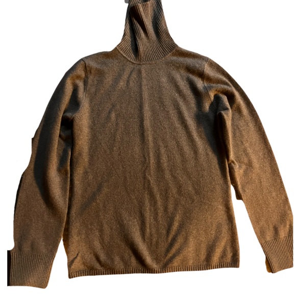 J. Crew Sweaters - J Crew cashmere light olive turtleneck